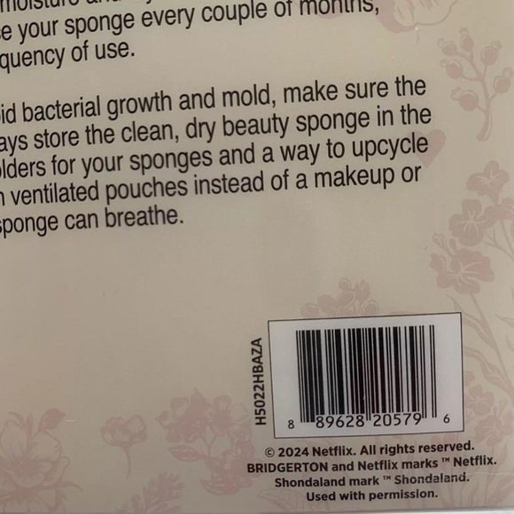 Bridgerton Heart-Shaped Makeup Sponges - Picture 13 of 14